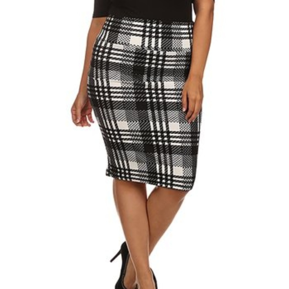 Bella Berry Black & White Plaid Pe